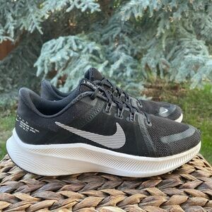 Nike Quest 4 Black & White Running & Training Shoe.  Men's Size 7